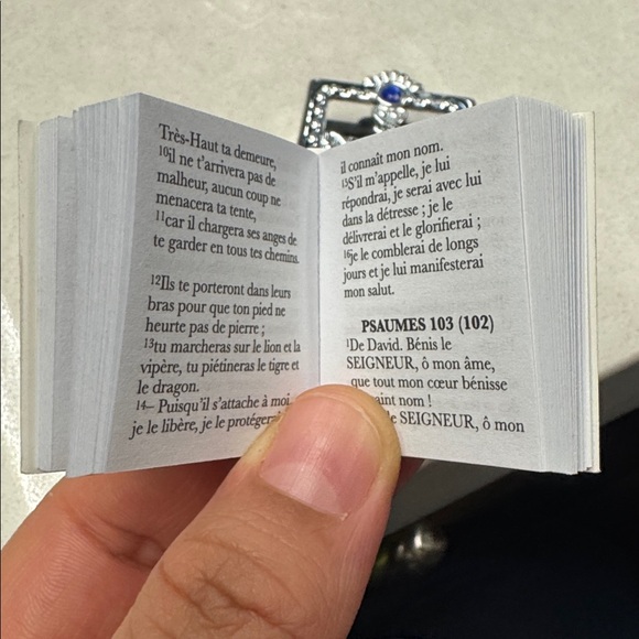 Silver Holy Bible Keychain with blue Gemstone 1 piece - Picture 11 of 14